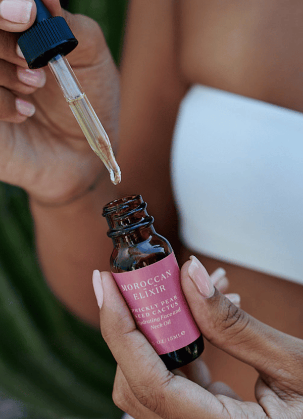 Model using prickly pear oil - Moroccan Elixir